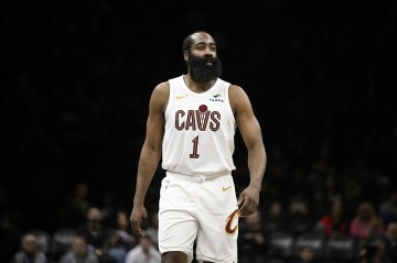 开云最新登录地址-强行续命！哈登单打晃退班凯罗强行撤步三分球续命