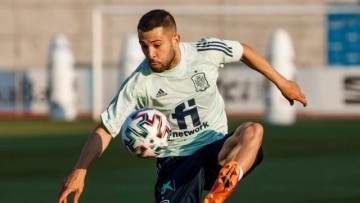 阿尔瓦：希望布斯克茨尽快恢复 想把袖标还给他